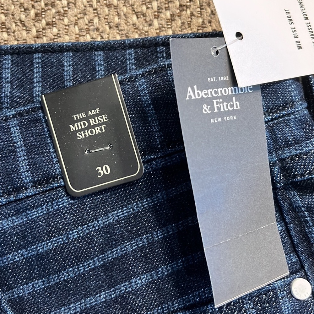 Abercrombie & Fitch Mid-rise Short - Size 30 - Navy & White Stripe - Picture 3 of 3